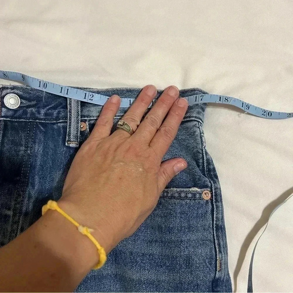 Like new viral Gap “90’s loose” jeans size 30. Worn twice. Button fly. Unisex - Picture 10 of 12